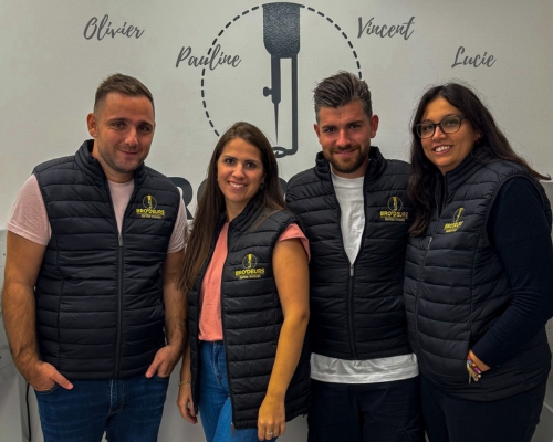 LA TEAM BRODEURS DE GAUCHE À DROITE : OLIVIER, PAULINE, VINCENT ET LUCIE